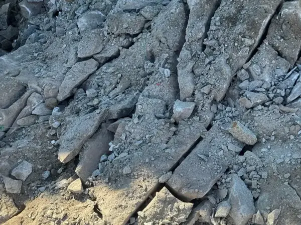 Sprängd bergmassa efter losshållning