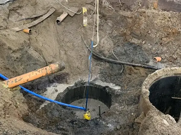 Dubbla brunnar i schakt vid VA-anläggning