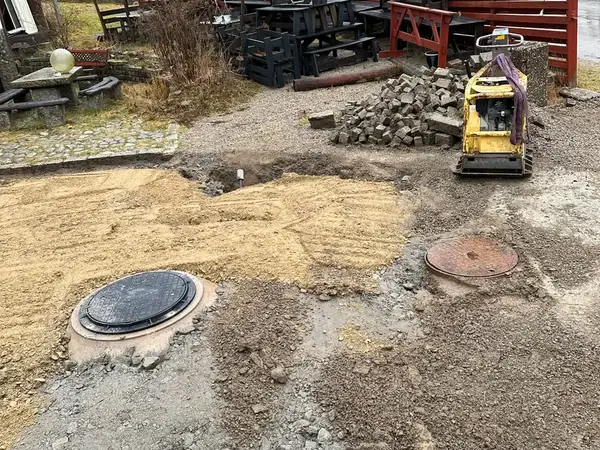 Färdiga brunnslock efter VA-installation